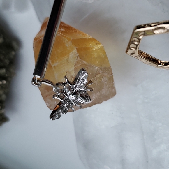 Honeycomb and bee hair clip and stick - Picture 11 of 13